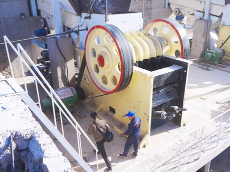 石頭粉碎廠有前景嗎，粉碎石頭的機(jī)器哪里有賣