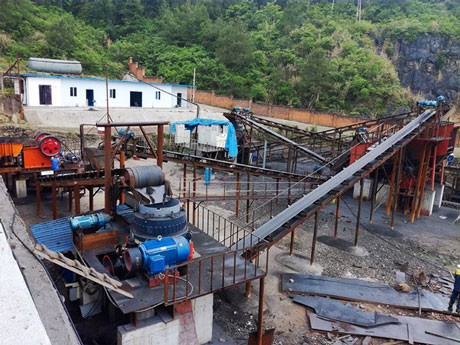 每小時(shí)200噸的整套石灰石破碎設(shè)備，預(yù)計(jì)投資多少錢