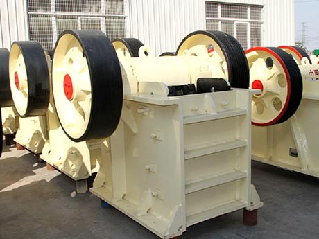 建筑用時產(chǎn)100-200噸小型碎石機多少錢