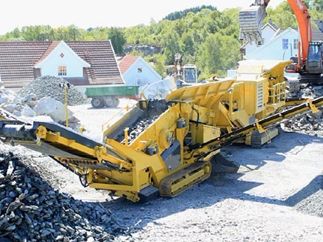 混凝土路面破碎機(jī)械-移動(dòng)式破碎機(jī)一機(jī)當(dāng)先，實(shí)干擔(dān)當(dāng)！
