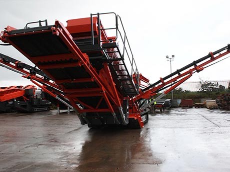 看移動粉碎機如何將磚渣變廢為寶（現(xiàn)場視頻）