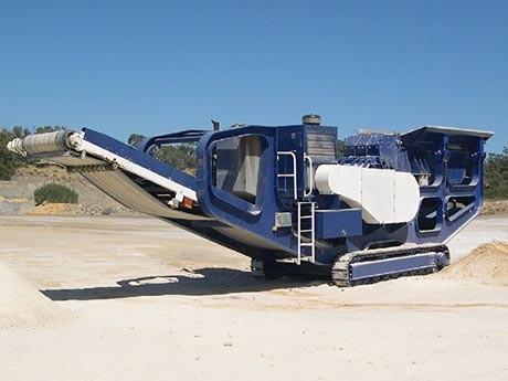 履帶式反擊式破碎機多少錢，要求時產(chǎn)200噸