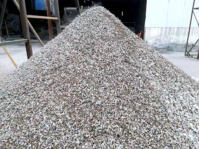 05石子不好賣，這款機器碎石成沙解難題（附廣西05石子制砂現(xiàn)場）