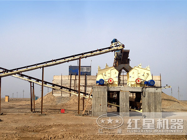 反擊式破碎機現(xiàn)場