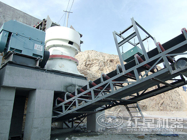 單缸液壓圓錐破碎機的作業(yè)現(xiàn)場