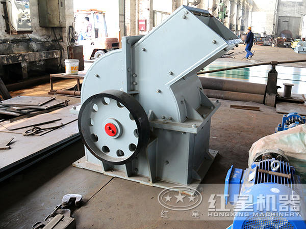 錘式破碎機側(cè)面圖