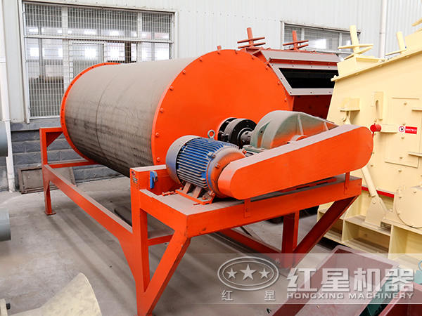 紅柱石磁選機(jī)側(cè)面圖