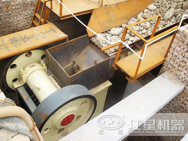 破碎機(jī)現(xiàn)場圖片