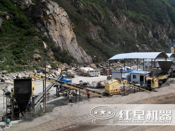 石英砂生產(chǎn)現(xiàn)場(chǎng)