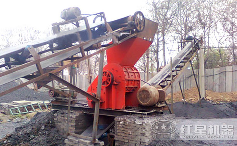 雙級式破碎機作業(yè)現(xiàn)場