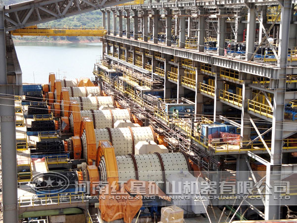 選礦生產(chǎn)現(xiàn)場(chǎng)
