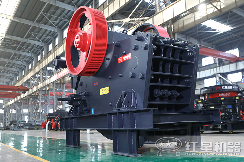 大型顎式破碎機時產(chǎn)量高達(dá)1000噸