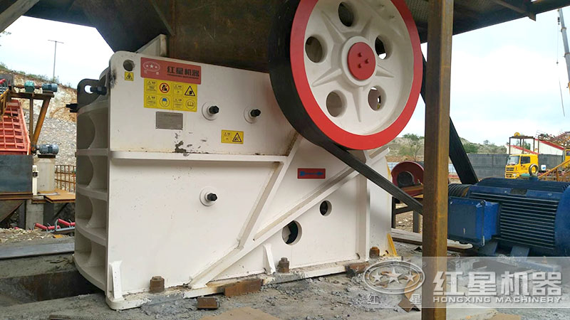 69鄂破機室外作業(yè)現(xiàn)場