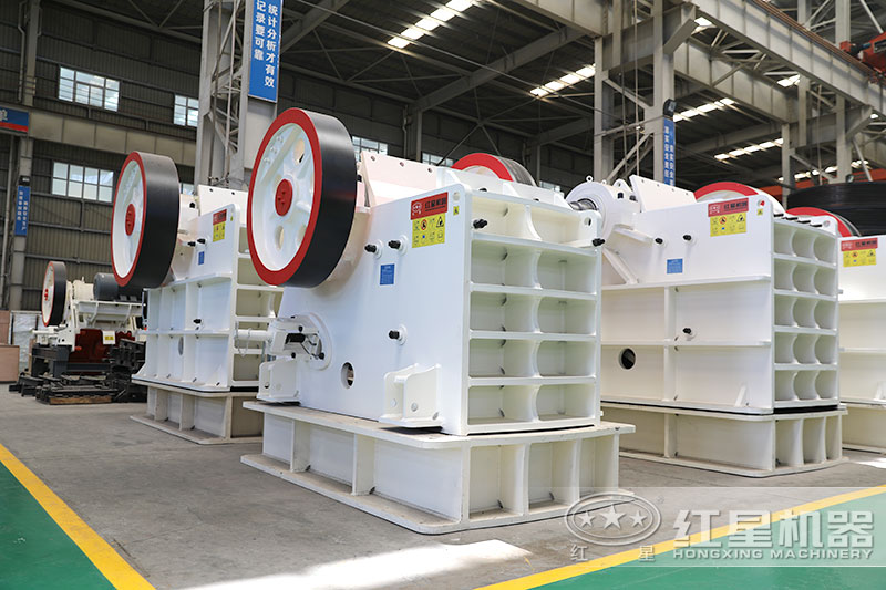 鄂破碎機(jī)900x1200產(chǎn)量每小時(shí)多少噸，一臺(tái)什么價(jià)格