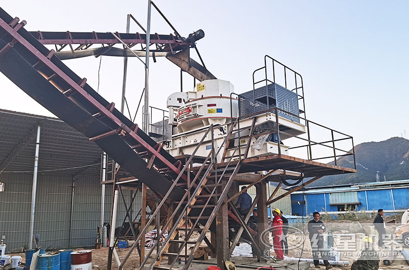 沖擊破碎機工作現(xiàn)場圖片