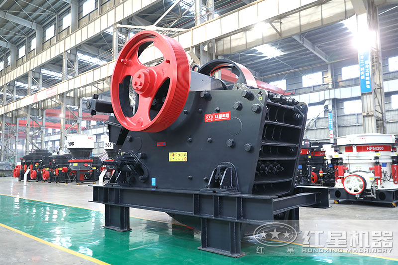 顎式碎石機(jī)，深腔設(shè)計(jì)、破碎產(chǎn)量更大