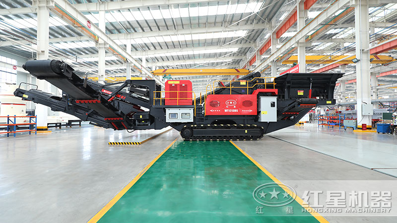 履帶移動破碎機，外觀大氣上檔次，復(fù)雜工況不怯場