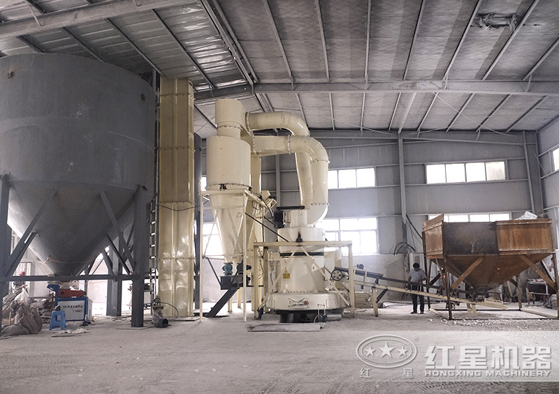 雷蒙磨是礦石磨粉生產(chǎn)線常見設(shè)備，棒磨機(jī)也不以外