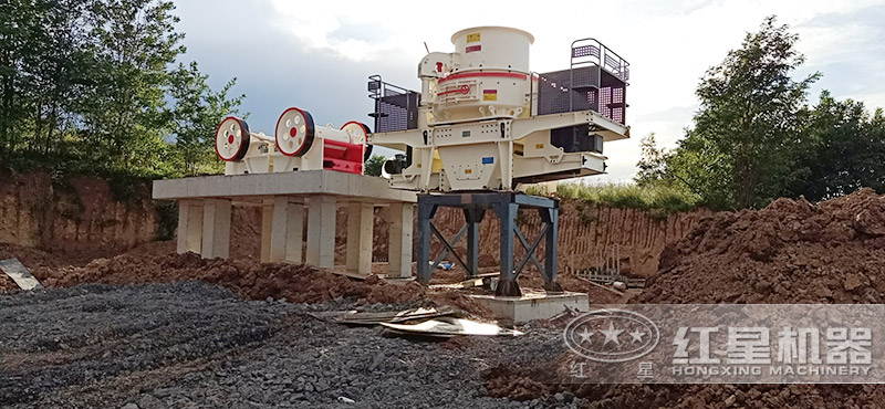 2臺(tái)小型顎式破碎機(jī)+制砂機(jī)