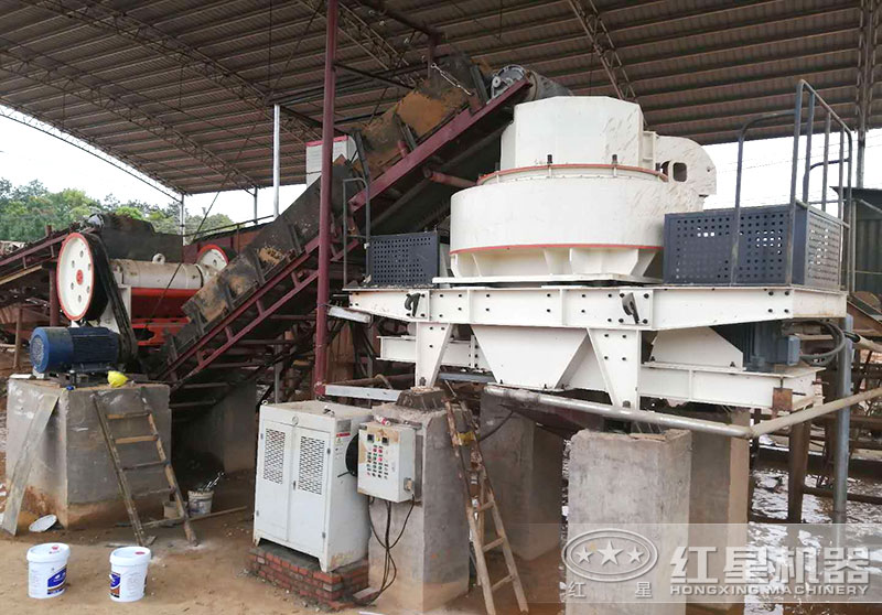 花崗巖制砂用什么設(shè)備好？全套打花崗巖的石子機(jī)器設(shè)備多少錢？