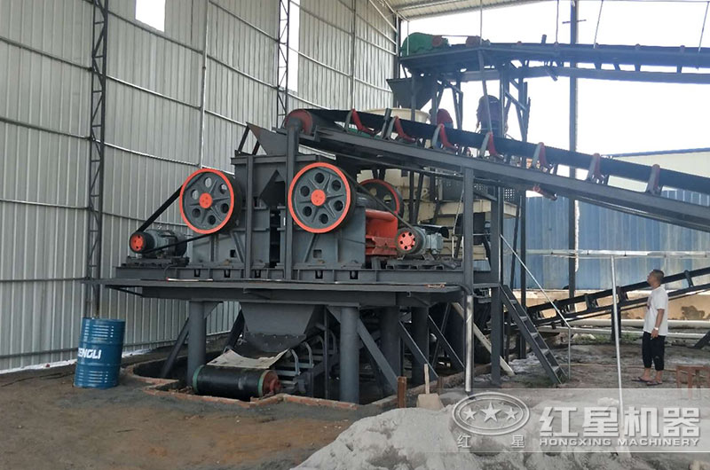 石子機工作現(xiàn)場，采用技術(shù)先進(jìn)，環(huán)保效果顯著