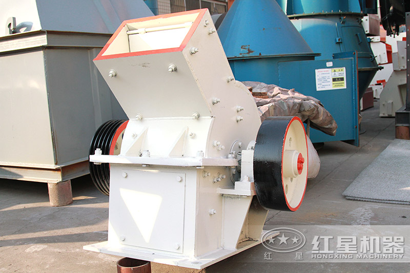 錘式破碎機(jī)對石頭一次破碎成型