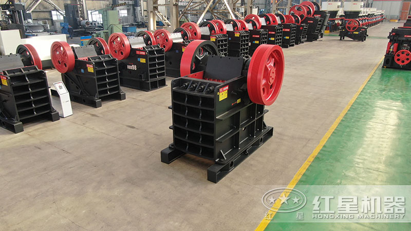 250x400顎式破碎機(jī)車間展示