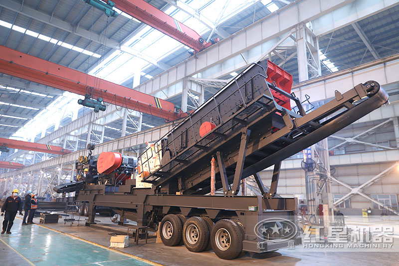 紅星機(jī)器輪胎移動(dòng)式破碎車制造車間實(shí)拍