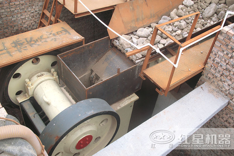 顎式破碎機(jī)進(jìn)料口細(xì)節(jié)圖