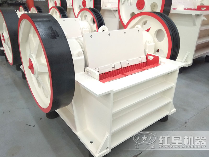 小型石子破碎機(jī)能打多少石料，一套多少錢(qián)？附碎石視頻