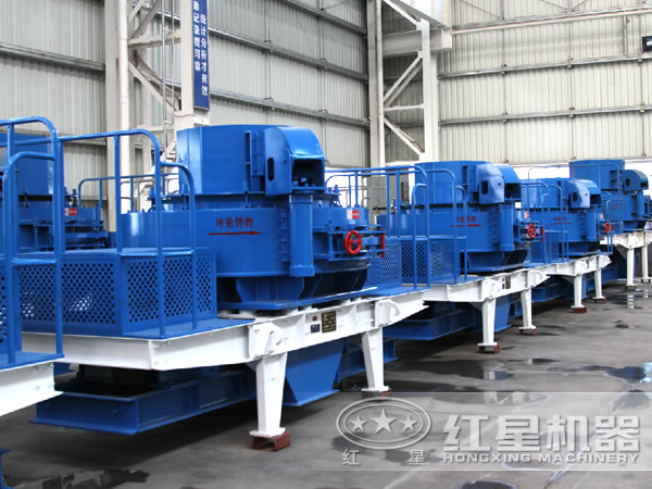 沖擊式破碎機(jī)整齊擺放