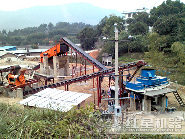 沖擊式破碎機作業(yè)現場