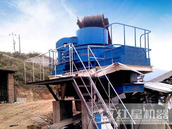 制砂工藝中制砂機(jī)特寫