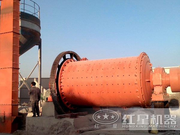 球磨機現(xiàn)場圖