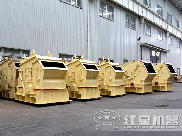 石灰石反擊式破碎機(jī)生產(chǎn)車間