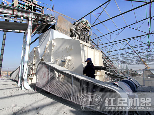 反擊式破碎機(jī)現(xiàn)場圖