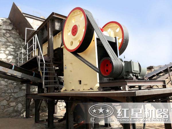 顎式破碎機(jī)現(xiàn)場(chǎng)實(shí)拍