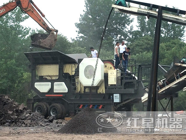 流動(dòng)式磕石機(jī)煤炭加工實(shí)拍