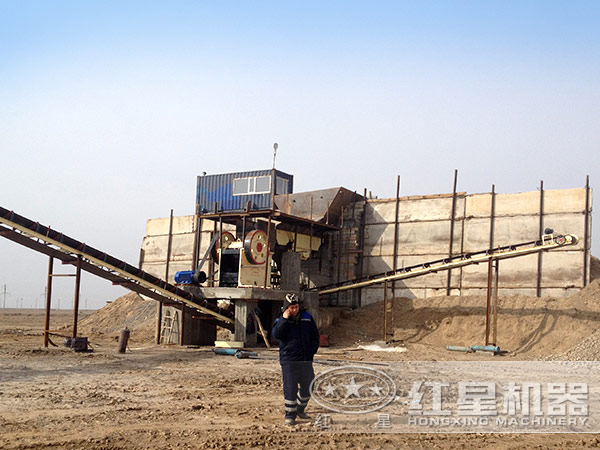 顎式破碎機(jī)現(xiàn)場圖2