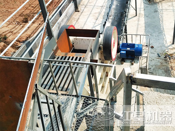 顎式破碎機工作現(xiàn)場高清實拍