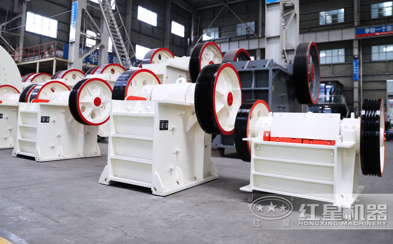 小型石子粉碎機車間實拍