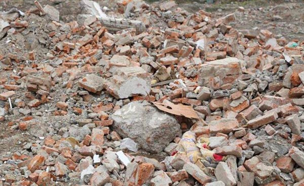 建筑垃圾處理設(shè)備：移動(dòng)破碎站、顎式破碎機(jī)價(jià)格