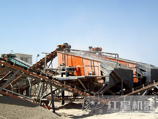 復(fù)合式破碎機實際工作現(xiàn)場