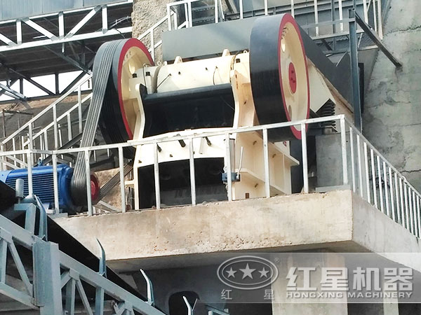 破碎機(jī)現(xiàn)場(chǎng)實(shí)拍