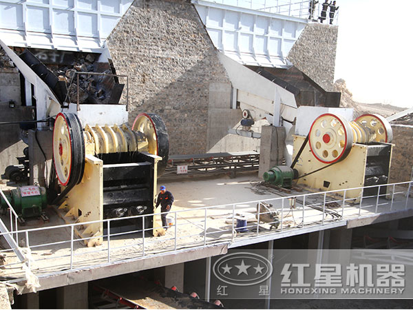 環(huán)保石頭粉碎機(jī)現(xiàn)場(chǎng)實(shí)拍