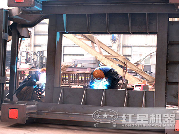 紅星移動破碎機(jī)生產(chǎn)車間