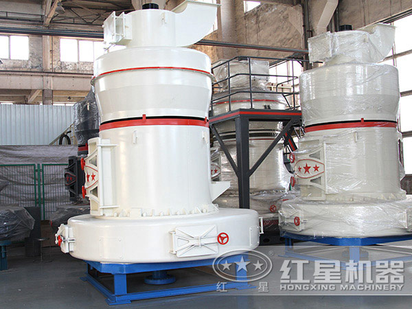 雷蒙磨粉機生產(chǎn)車間