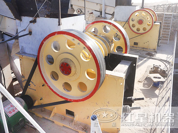 玄武巖破碎機(jī)工作現(xiàn)場(chǎng)