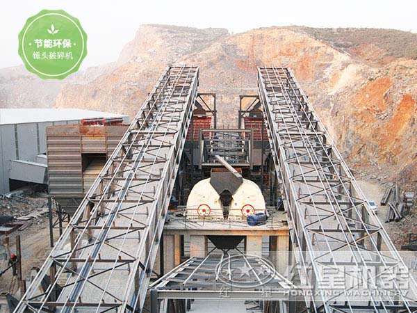 多臺錘頭破碎機工作現(xiàn)場