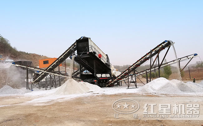 大型流動碎石機現(xiàn)場